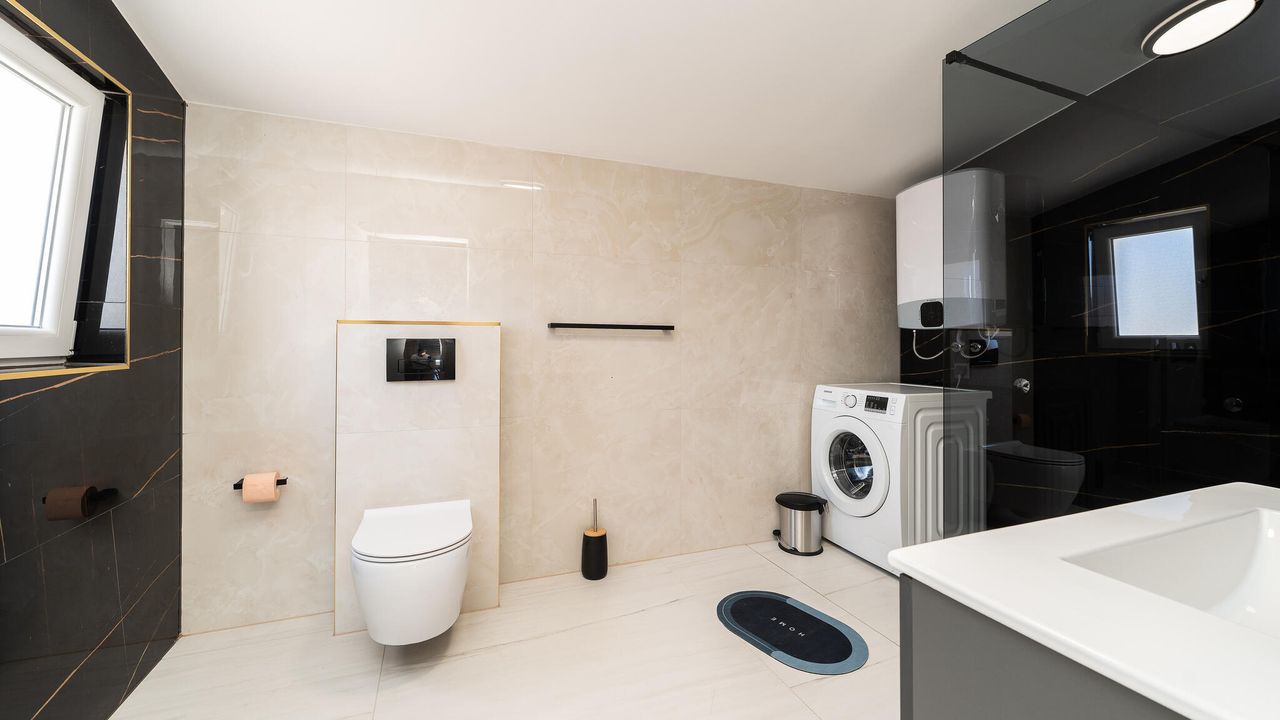 bathroom bathroom
